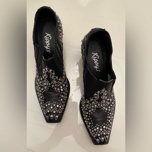 Embellished Italian leather Black Ankle Boots
Designer final drop 😍